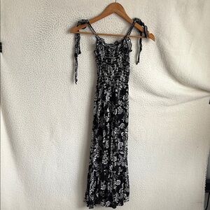 Slate and Willow Dress Womens XS Shirred Tie Shoulder Black and‎ White Floral